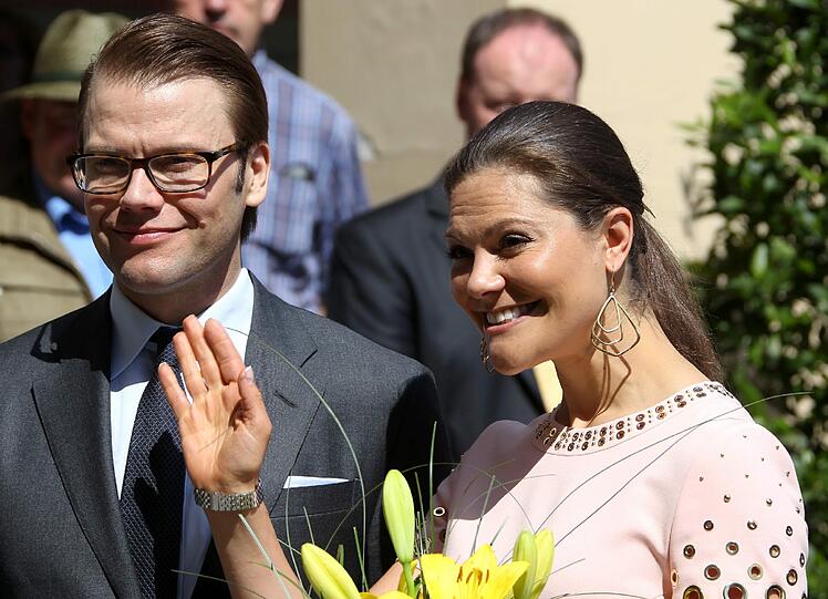 Victoria ist zum ersten Mal Mutter geworden. Die 34-Jährige brachte am frühen Donnerstagmorgen (23.02.12) eine Tochter zur Welt - wurde die Mini-Prinzessin etwa in München gezeugt? Fest steht vor neun Monaten waren Victoria und Gatte Daniel zu Besuch in der Weltstadt mit Herz - hier die Bilder...