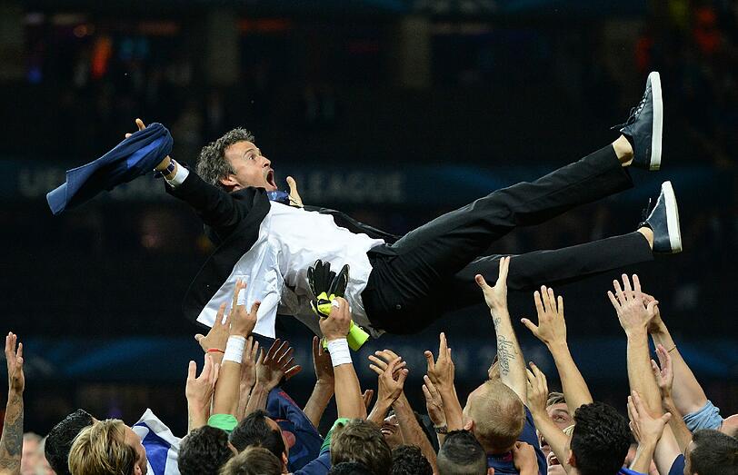 Ausgelassen feiert der FC Barcelona feiert seinen 3:1-Sieg über Juventus Turin in Champions-League. Die Bilder der Fußball-Party.