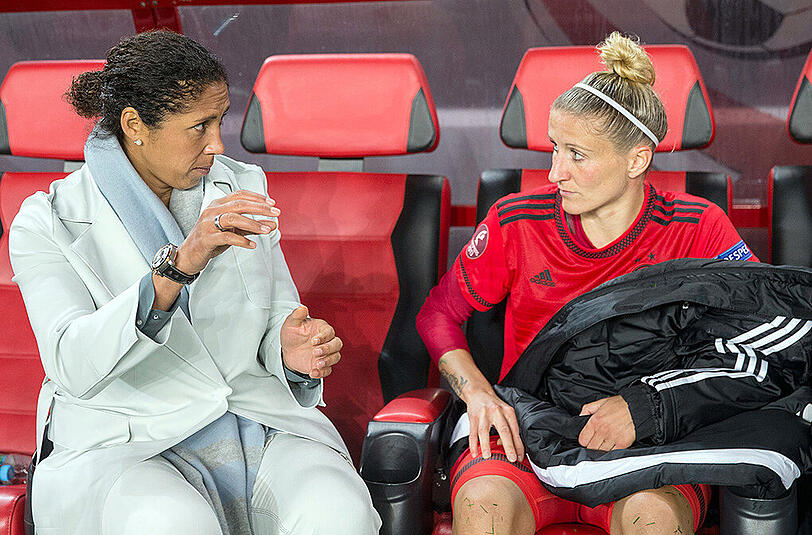 Die neue Bundestrainerin Steffi Jones (links) und Nationalspielerin Anja Mittag.