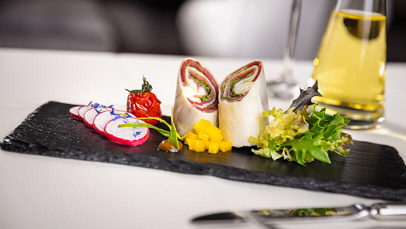 Ein 5-Gänge-Dinner ist Teil der Rundum-Verwöhnpension im Bodenmaiser Hof. Ein 5-Gänge-Dinner ist Teil der Rundum-Verwöhnpension im Bodenmaiser Hof.
