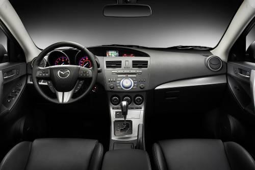 Aufgeräumt und elegant: das Cockpit des neuen Mazda3.
