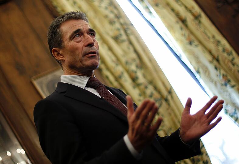 NATO-Generalsekretär Anders Fogh Rasmussen sprach sich dafür aus, auch eine &bdquo;echte strategische Partnerschaft&ldquo; zu Russland aufzubauen.