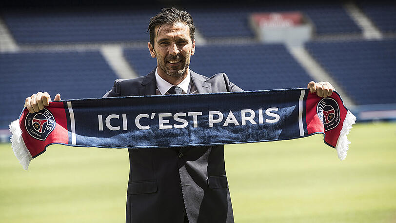 Der langjährige italienische Nationaltorwart Gianluigi Buffon setzt seine Karriere beim französischen Meister Paris St.-Germain fort.