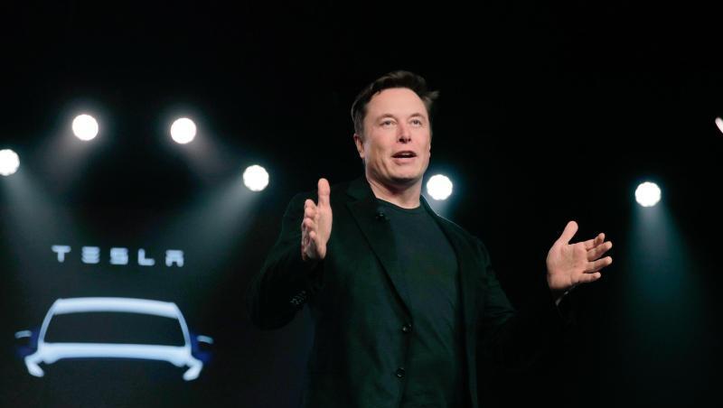 Teslas-Chef Elon Musk bei der Enthüllung des "Modell Y" im Designstudio des Unternehmenns in Hawthorne, Kalifornien. Teslas-Chef Elon Musk bei der Enthüllung des "Modell Y" im Designstudio des Unternehmenns in Hawthorne, Kalifornien.