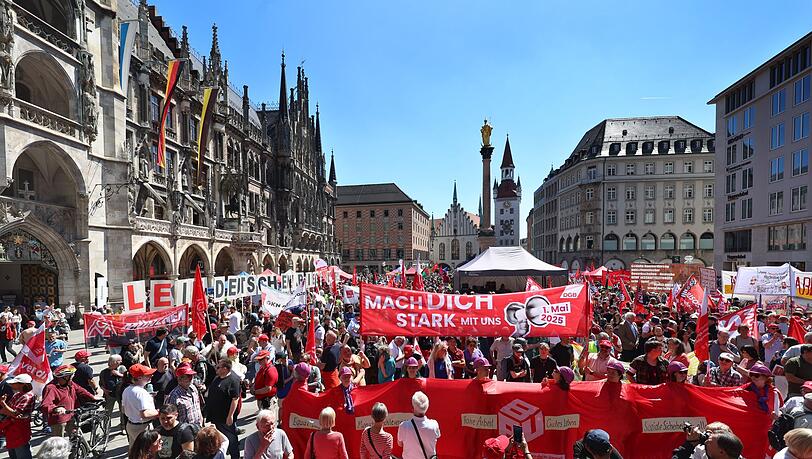 Die Maikundgebung des DGB auf dem Münchner Marienplatz.