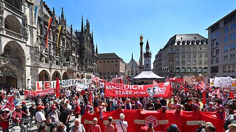 Die Maikundgebung des DGB auf dem Münchner Marienplatz.