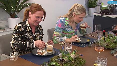 Auf den Barraquito freut sich Maike (links) schon den ganzen Tag. Auch Franzi schmeckt es.