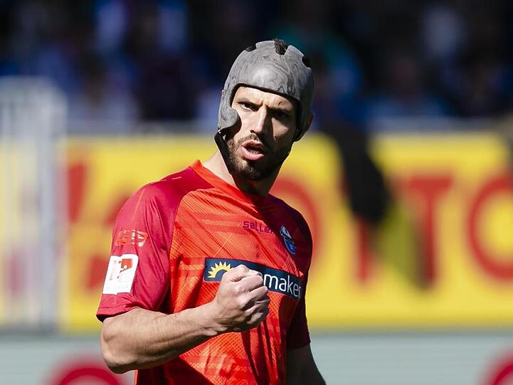 Neu in der Bundesliga und nie ohne Helm: Paderborns Klaus Gjasula.