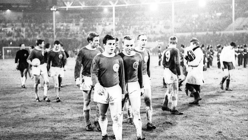 Im Wembley gegen England (v.l.): Günter Netzer, Fredi Heiß, Werner Krämer und Willi Schulz. Im Wembley gegen England (v.l.): Günter Netzer, Fredi Heiß, Werner Krämer und Willi Schulz.