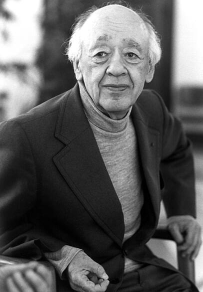 Der französische Schriftsteller und Dramatiker Eugene Ionesco am 2. Juni 1984 in Freiburg im Breisgau. Verstanden haben ihn nur wenige, dennoch ist der Dramatiker Eugene Ionesco einer der meistgespielten französischen Theaterautoren der Nachkriegszeit. Ein Paradox, das zu dem Vertreter des absurden Theaters passt. Denn der in Rumänien geborene Autor, der 1994 in Paris starb, schrieb Theaterstücke, weil auf der Bühne Widersprüche ungehindert zum Ausdruck kommen konnten. Der französische Schriftsteller und Dramatiker Eugene Ionesco am 2. Juni 1984 in Freiburg im Breisgau. Verstanden haben ihn nur wenige, dennoch ist der Dramatiker Eugene Ionesco einer der meistgespielten französischen Theaterautoren der Nachkriegszeit. Ein Paradox, das zu dem Vertreter des absurden Theaters passt. Denn der in Rumänien geborene Autor, der 1994 in Paris starb, schrieb Theaterstücke, weil auf der Bühne Widersprüche ungehindert zum Ausdruck kommen konnten.