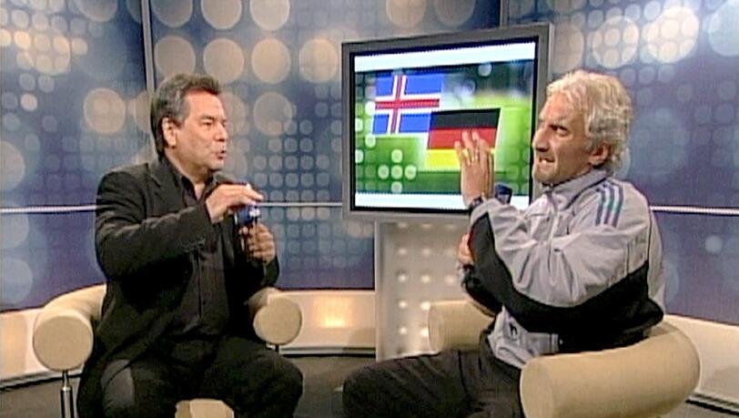 Der fast schon legendäre Ausraster von Rudi Völler nach dem 0:0 gegen Island bei der EM-Qualifikation 2003 mit Waldemar Hartmann Der fast schon legendäre Ausraster von Rudi Völler nach dem 0:0 gegen Island bei der EM-Qualifikation 2003 mit Waldemar Hartmann