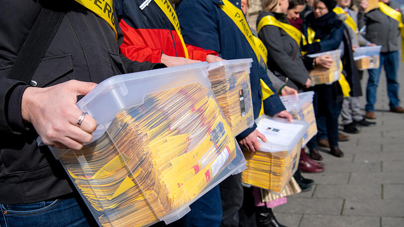 52.000 Menschen hatten für das Volksbegehren unterschrieben: Die Unterschriften wurden am Freitag dem Innenministerium übergeben.