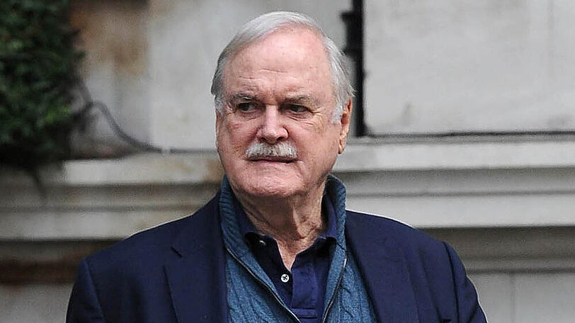 "Monty Python"-Star John Cleese wird als transphob bezeichnet.