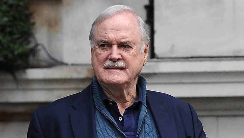 "Monty Python"-Star John Cleese wird als transphob bezeichnet. "Monty Python"-Star John Cleese wird als transphob bezeichnet.