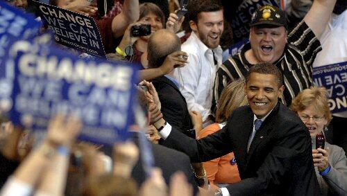 Obama im Jubel: Er verspricht den Neuanfang. Obama im Jubel: Er verspricht den Neuanfang.