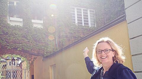 "Nachts hörte ich die Trommeln aus dem Englischen Garten": Natascha Kohnen zeigt das Haus in der Kaulbachstraße, in dem sie aufgewachsen ist.