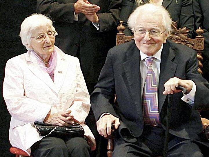 Verena Lafferentz-Wagner und der damalige Festspielleiter Wolfgang Wagner 2008 in bayreuth.