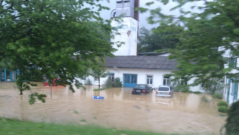 Land unter in Niederbayern: Im Landkreis Rottal-Inn treten am Mittwoch unzählige Bäche und Flüsse über die Ufer. Land unter in Niederbayern: Im Landkreis Rottal-Inn treten am Mittwoch unzählige Bäche und Flüsse über die Ufer.