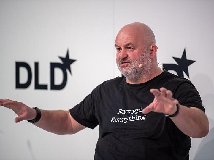 Amazons Technikchef Werner Vogels geht davon aus, dass lernende Computer noch lange auf menschliche Hilfe angewiesen sein werden.