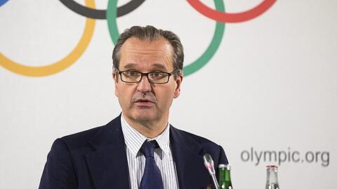 IOC-Sprecher Mark Adams spricht auf einer Pressekonferenz.