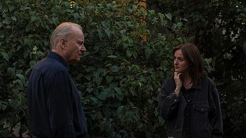 Vater und Tochter mit dem Wunsch nach Versöhnung und Wut und Verletztheit: die großartigen Schauspieler Stellan Skarsg°ard und Renate Reinsve.
