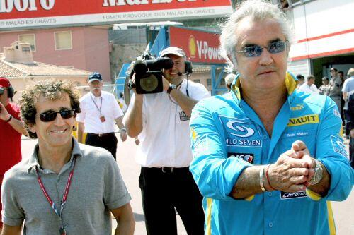Wird vermutlich neuer Teamchef bei Renault: Alain Prost (l.) neben dem gefeuerten Flavio Briatore.