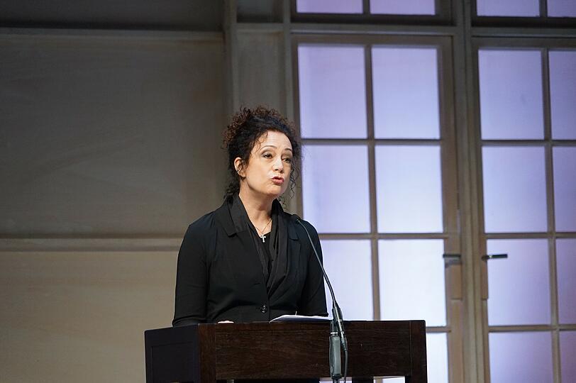 Schauspielerin Barbara Wussow auf der Bühne der Komödie.