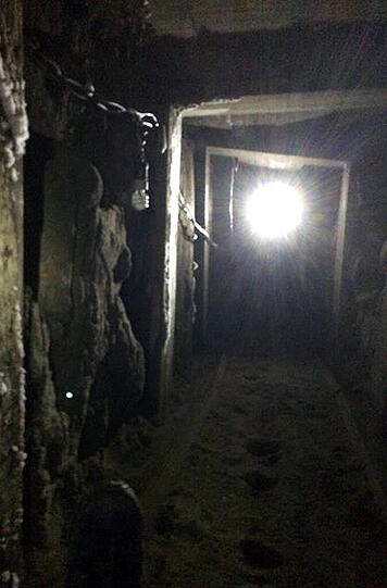 An der amerikanisch/mexikanischen Grenze haben Fahnder den bislang längsten Drogentunnel entdeckt.