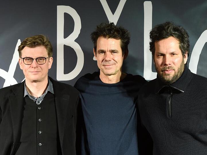 Ein Europäischer Filmpreis für die Macher von "Babylon Berlin": Achim von Borries (l-r), Tom Tykwer und Hendrik Handloegten.