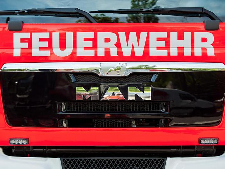 Ein Einsatzwagen der Feuerwehr. Foto: Hauke-Christian Dittrich/dpa/Symbolbild/Archiv