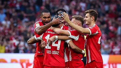 Hatten leichtes Spiel mit dem Hamburger SV: Die Bayern um Jonathan Tah.