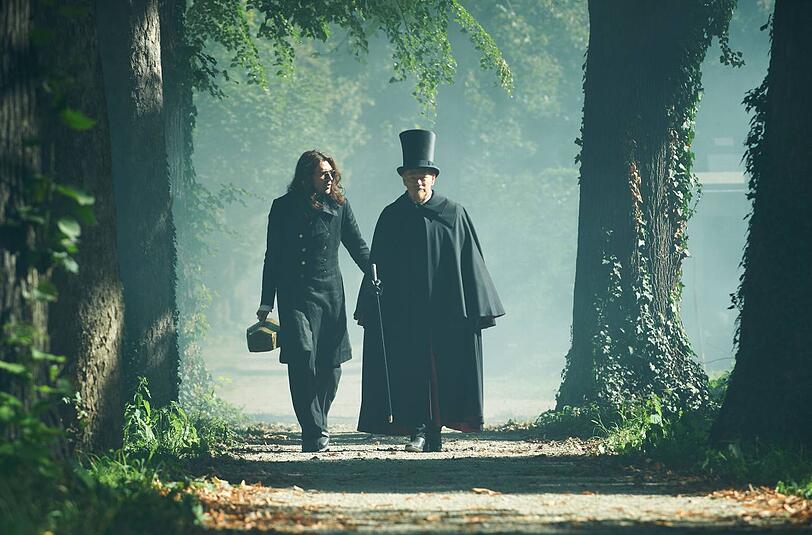 Manager Urbani (Jared Harris, rechts) verhilft Niccolo Paganini (David Garrett, links) zu internationalem Ruhm und ist bereit, jeden Preis dafür zu zahlen.
