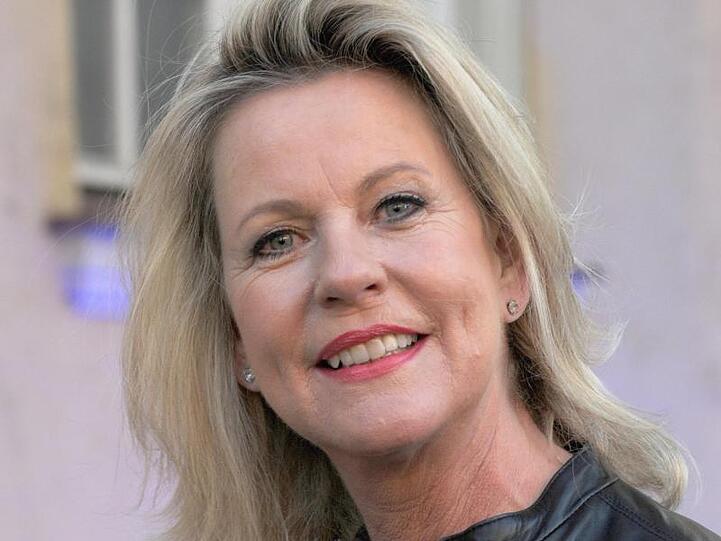 Anja Schüte heiratet doppelt.