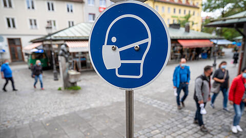Auch am Viktualienmarkt gilt Maskenpflicht ab Freitag nicht mehr.