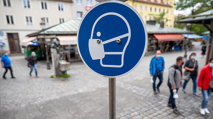 Auch am Viktualienmarkt gilt Maskenpflicht.