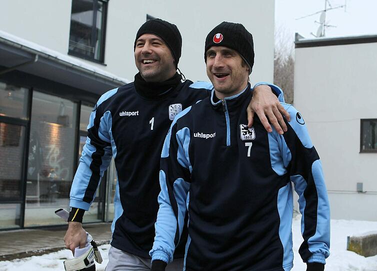 Da freuen sich Gabor Kiraly und Daniel Bierofka.