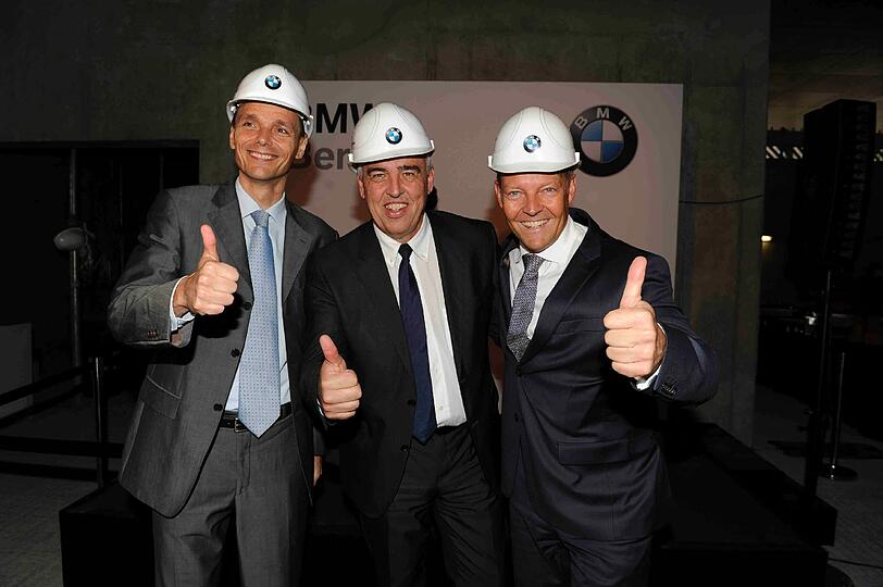 Hans-Reiner Schröder (Direktor BMW Berlin, Bauherr) , Roland Krüger (Leiter BMW Group Region Deutschland)und Christoph von Tschirschnitz
