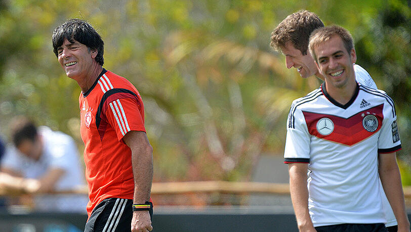 Das DFB-Team um Trainer Joacim Löw ist ganz heiß auf das Halbfinale gegen Brasilien. Das DFB-Team um Trainer Joacim Löw ist ganz heiß auf das Halbfinale gegen Brasilien.