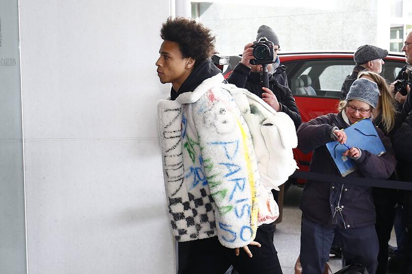 Alleine diese Jacke der Marke Balenciaga kostet rund 4.500 Euro.