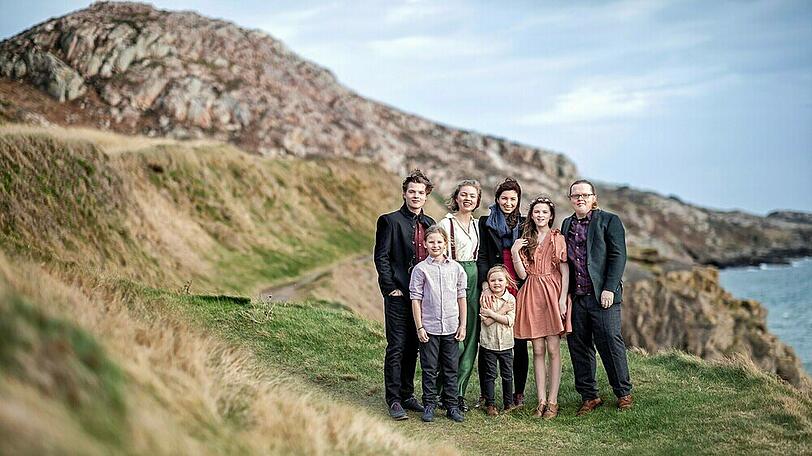 Angelo Kelly (r.) und seine Familie bringen mit "Coming Home" ihr viertes gemeinsames Album auf den Markt