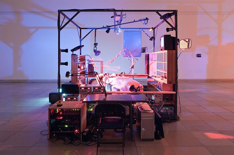 Janett Cardiff & George Bures Miller "The Killing Machine" ( 2007) aus der, Sammlung Goetz, München.