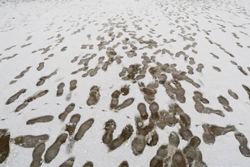 Spuren im Schnee können verräterisch sein.