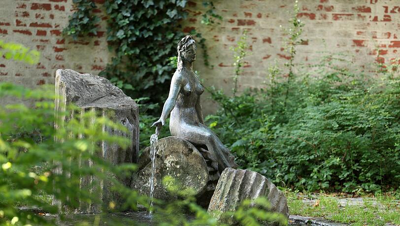 Kunst am See: der Berolina-Brunnen von 1980. Kunst am See: der Berolina-Brunnen von 1980.
