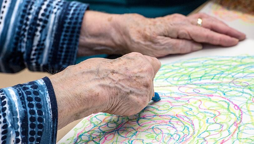 Die Gesellschaft wird &auml;lter, mehr Menschen bekommen die Diagnose Demenz. Das wirkt sich einem Bericht der Barmer nach auch auf Krankenh&auml;user aus. (Symbolbild)