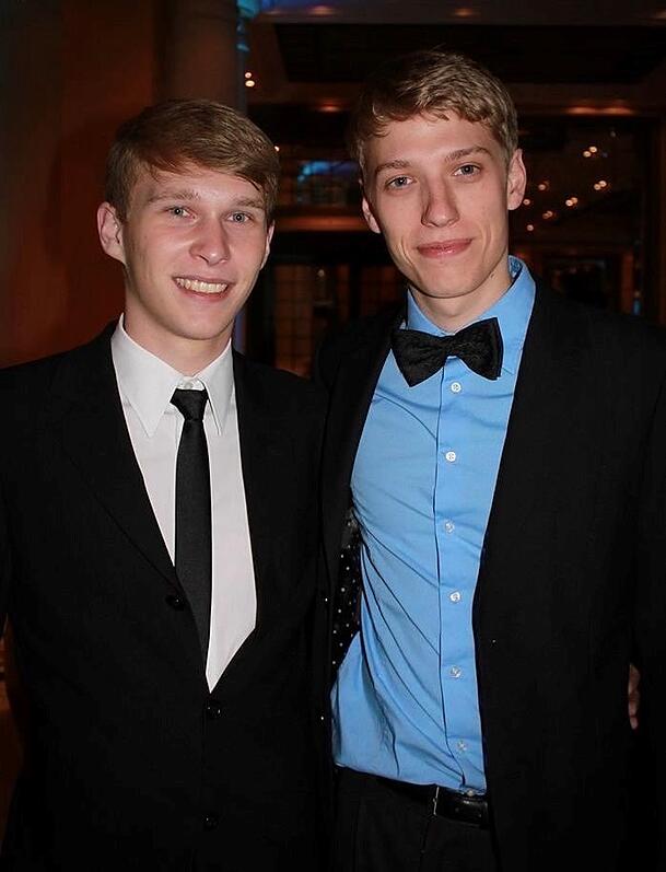 Sebastian M&uuml;ller (links) und Dominik Krause 2013 bei einem Ball der Tanzschule.