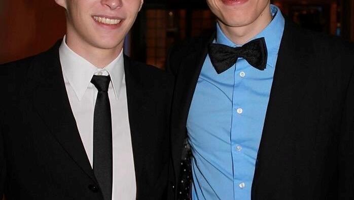 Sebastian M&uuml;ller (links) und Dominik Krause 2013 bei einem Ball der Tanzschule.