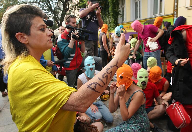 Peaches: "Dass die Reaktion auf ihren Auftritt in der Kirche so stark war, zeigt ja auch, dass sie den Nerv getroffen haben."