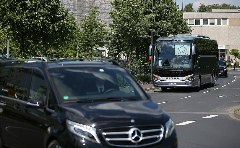 Am Mittwoch kam der Leichenwagen-Konvoi in Haltern am See an.