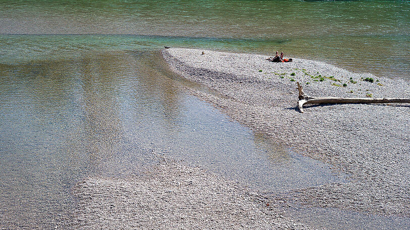 Etwas weiter flussabwärts wurde in der Isar gebadet...