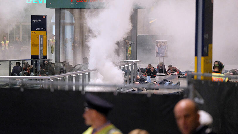 Terror-Übung im Hauptbahnhof Leipzig: Hunderte Polizisten und Helfer üben für den Ernstfall.